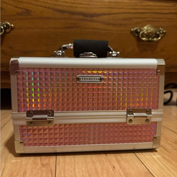 Frenessa Holographic pink makeup train case brand new - Picture 4 of 7
